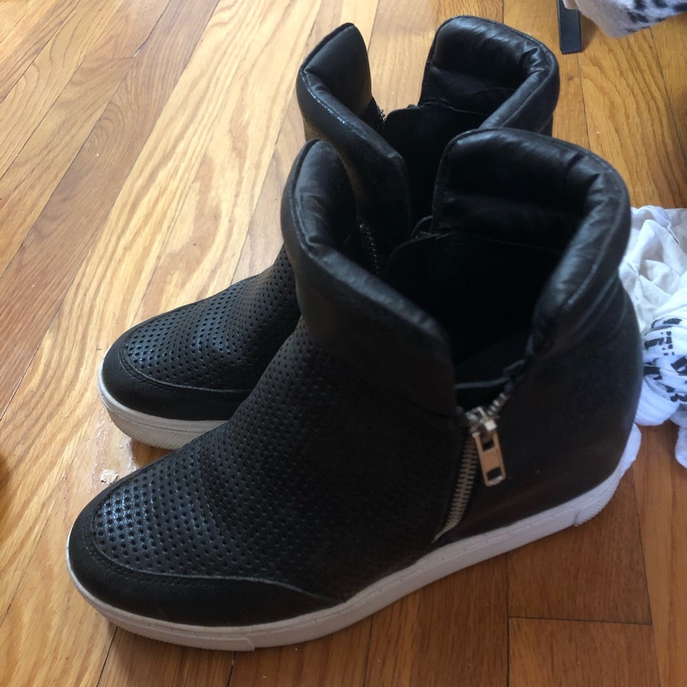 Steve Madden leather wedges